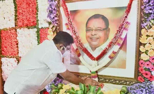 T. T. V. Dhinakaran met the Vetrivel family - ammk - 